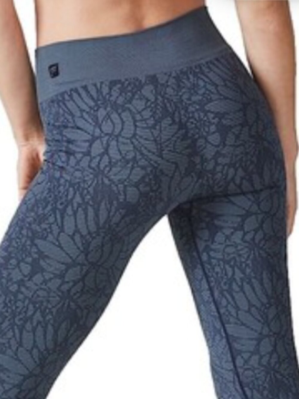Fabletics Cropped Pants - Picture 7 of 9